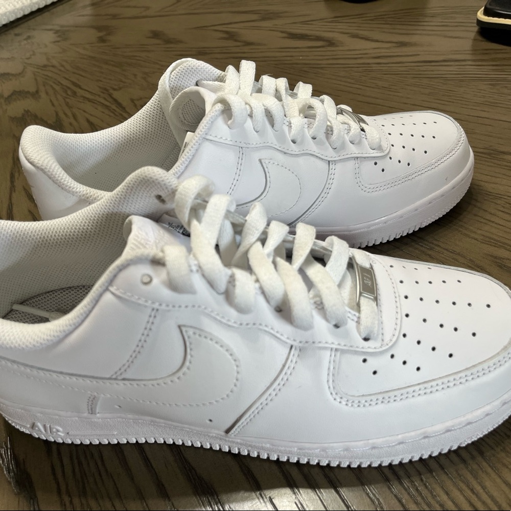 Men’s Nike Air Force 1 low.